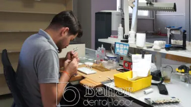 Poselen Diş Kaplama Laboratuvarı